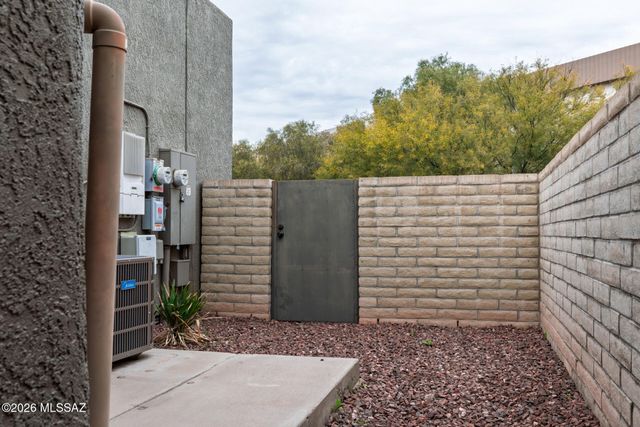 466 E Codd Street, Tucson, AZ 85701