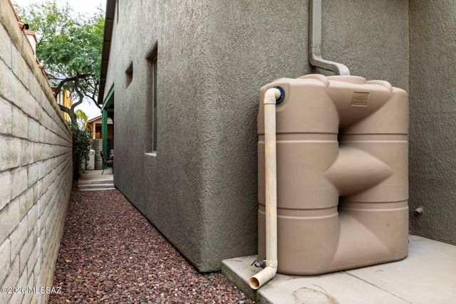 466 E Codd Street, Tucson, AZ 85701