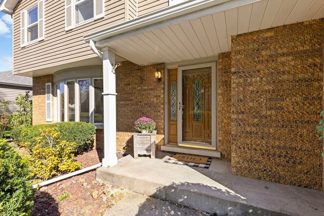 8421 Chelsea Lane, Woodridge, IL 60517