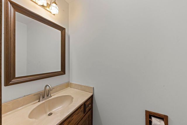 8421 Chelsea Lane, Woodridge, IL 60517