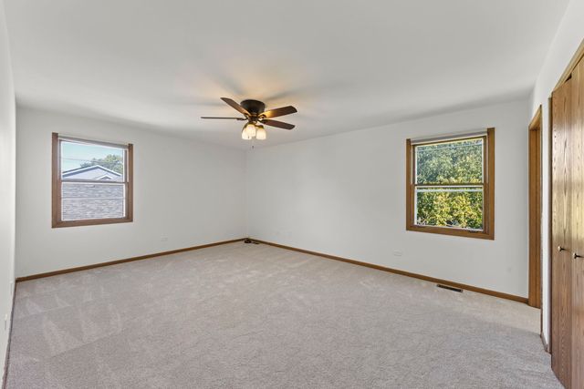 8421 Chelsea Lane, Woodridge, IL 60517