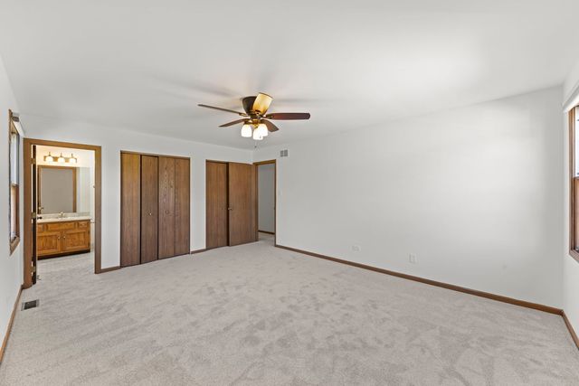 8421 Chelsea Lane, Woodridge, IL 60517