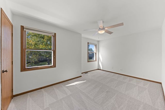 8421 Chelsea Lane, Woodridge, IL 60517