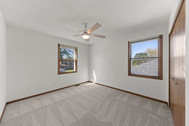8421 Chelsea Lane, Woodridge, IL 60517