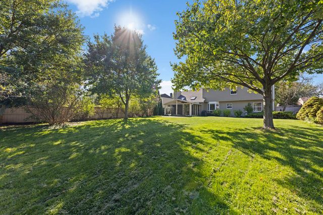 8421 Chelsea Lane, Woodridge, IL 60517