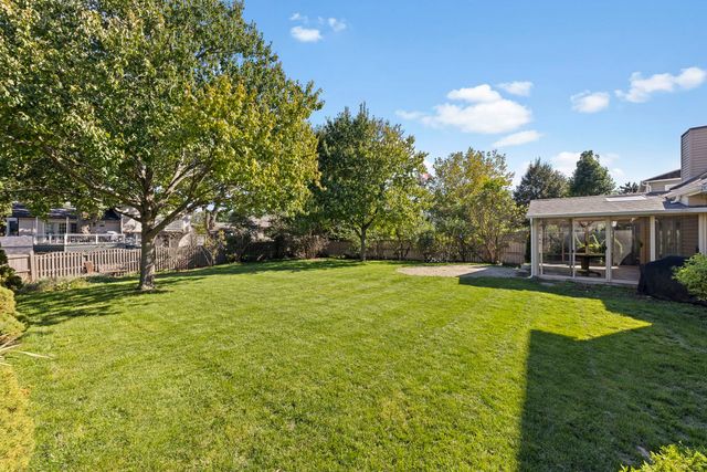 8421 Chelsea Lane, Woodridge, IL 60517