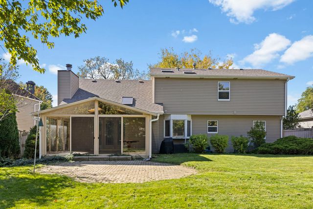 8421 Chelsea Lane, Woodridge, IL 60517