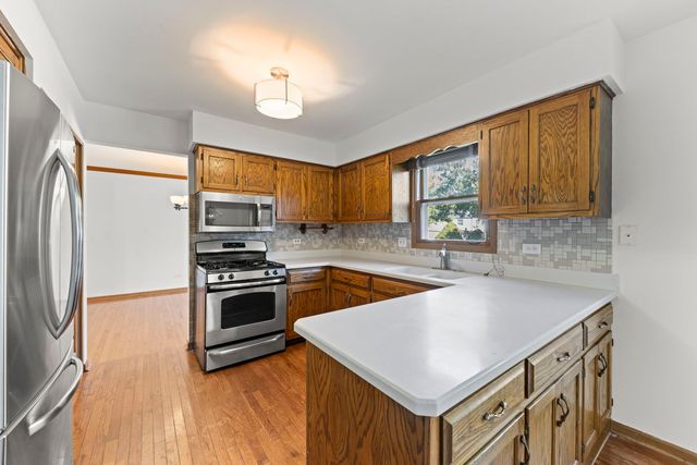 8421 Chelsea Lane, Woodridge, IL 60517
