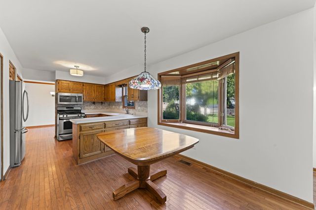 8421 Chelsea Lane, Woodridge, IL 60517