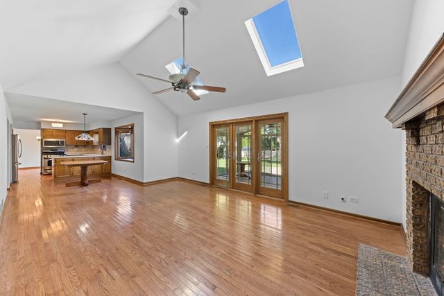 8421 Chelsea Lane, Woodridge, IL 60517