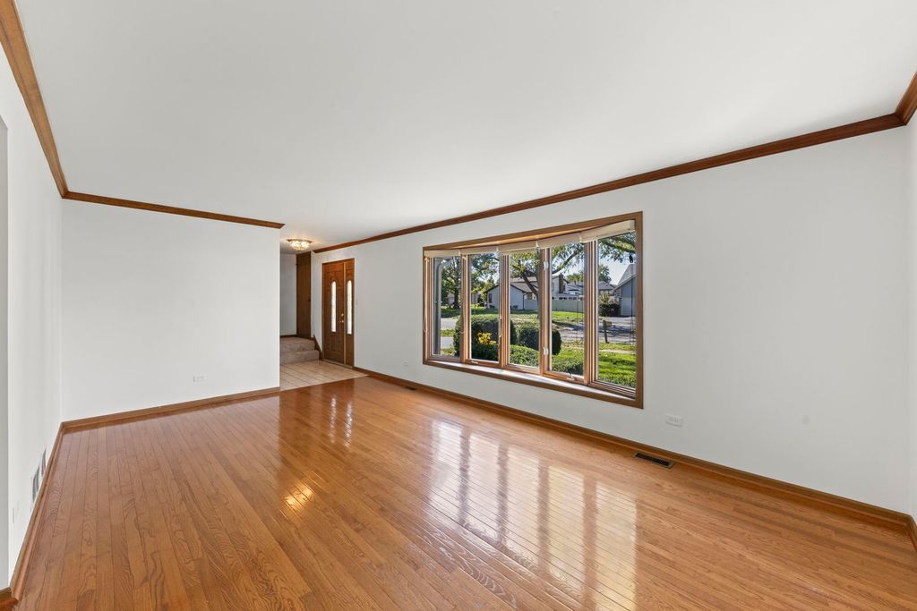 8421 Chelsea Lane, Woodridge, IL 60517 — photo 3
