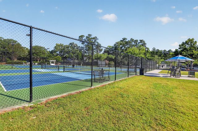 8631 Woodland Walk, North Charleston, SC 29420