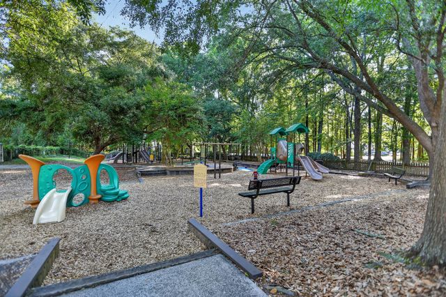 8631 Woodland Walk, North Charleston, SC 29420