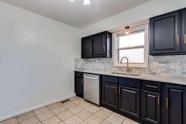 1400 W 51st St S, Wichita, KS 67217