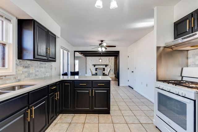 1400 W 51st St S, Wichita, KS 67217