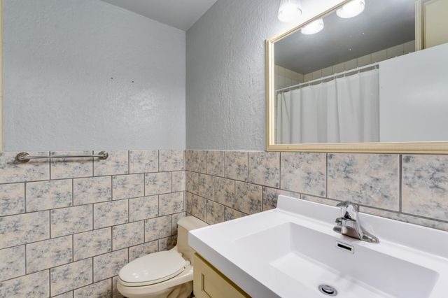 1400 W 51st St S, Wichita, KS 67217