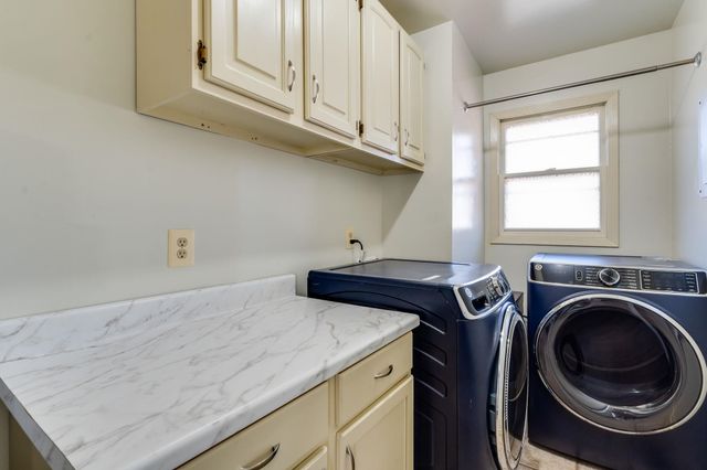 1400 W 51st St S, Wichita, KS 67217