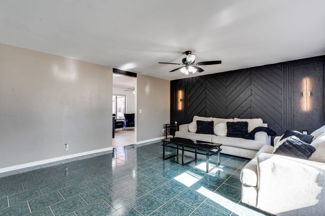 1400 W 51st St S, Wichita, KS 67217