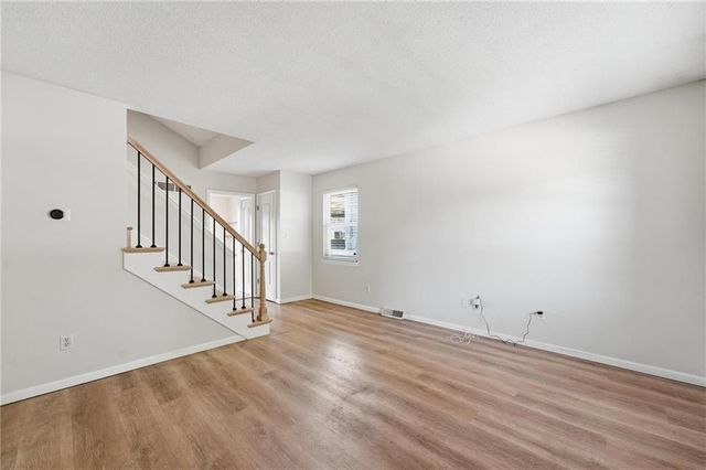 8709 N Hull Avenue, Kansas City, MO 64154