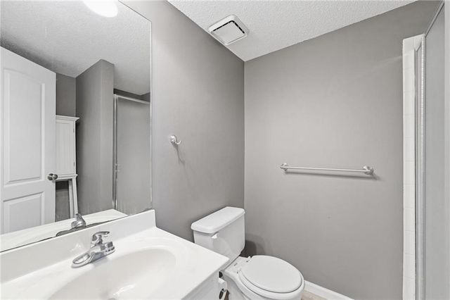 8709 N Hull Avenue, Kansas City, MO 64154