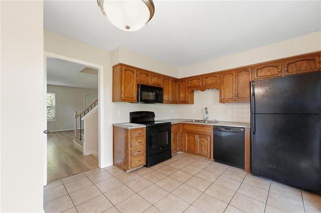 8709 N Hull Avenue, Kansas City, MO 64154