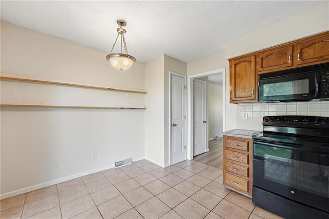 8709 N Hull Avenue, Kansas City, MO 64154
