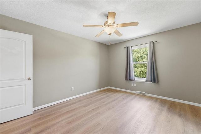 8709 N Hull Avenue, Kansas City, MO 64154