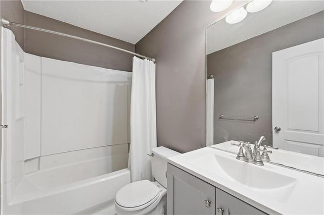8709 N Hull Avenue, Kansas City, MO 64154