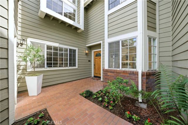 510 S Stoneham Court 102, Long Beach, CA 90803