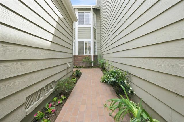 510 S Stoneham Court 102, Long Beach, CA 90803