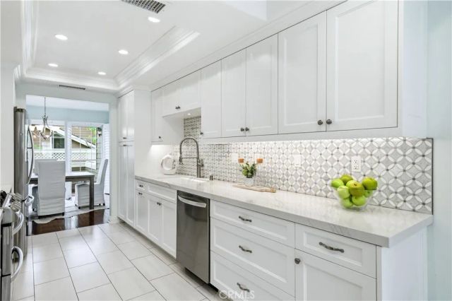 510 S Stoneham Court 102, Long Beach, CA 90803