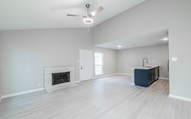 916 Sirocco DR A, Austin, TX 78745