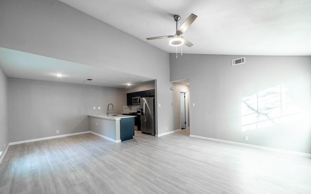 916 Sirocco DR A, Austin, TX 78745