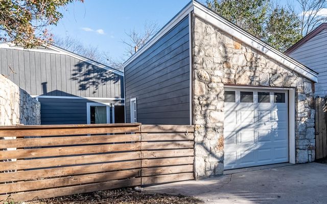 916 Sirocco DR A, Austin, TX 78745