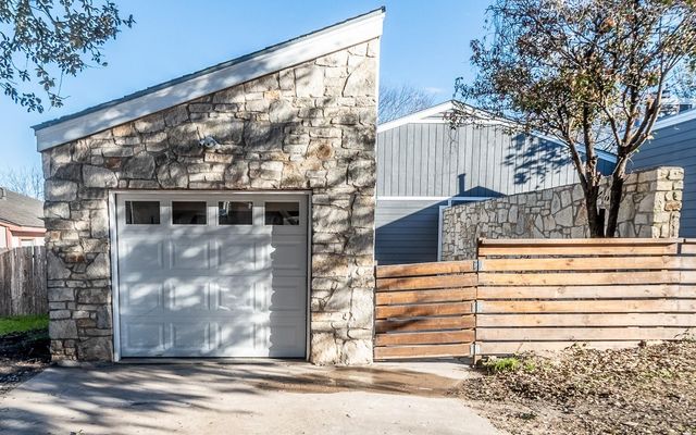 916 Sirocco DR A, Austin, TX 78745