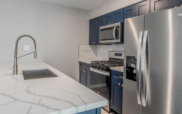 916 Sirocco DR A, Austin, TX 78745