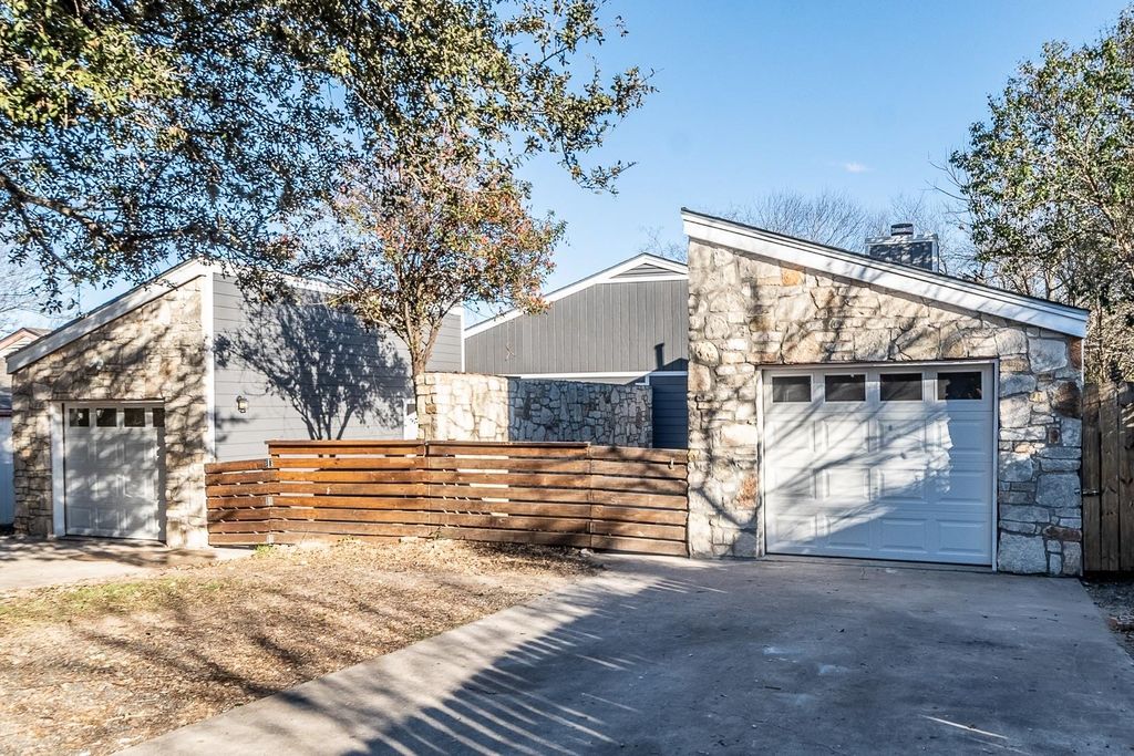 916 Sirocco DR A, Austin, TX 78745