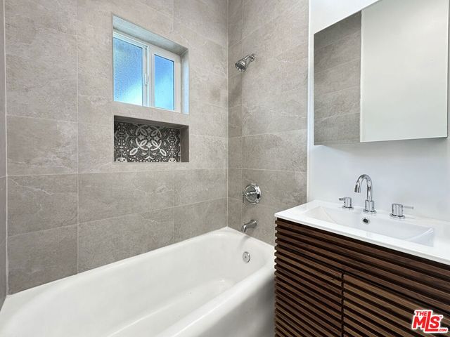 5932 Willoughby Avenue, Hollywood, CA 90038