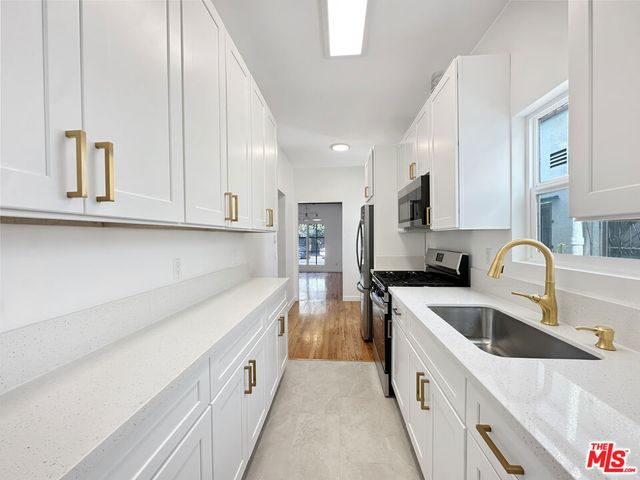 5932 Willoughby Avenue, Hollywood, CA 90038