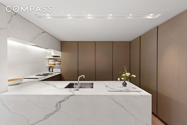 456 W 25th Street, New York City, NY 10001