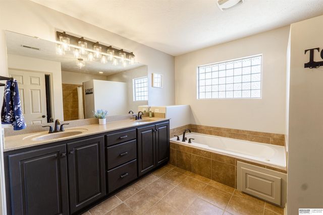 18127 Atlas Street, Omaha, NE 68130