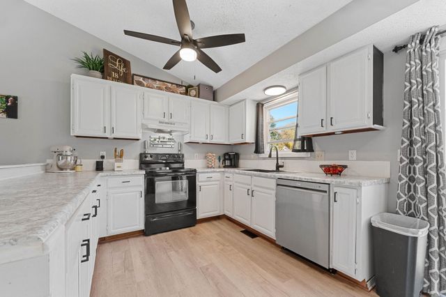 142 Champion St, Haysville, KS 67060