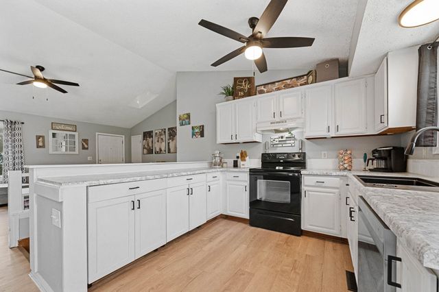 142 Champion St, Haysville, KS 67060