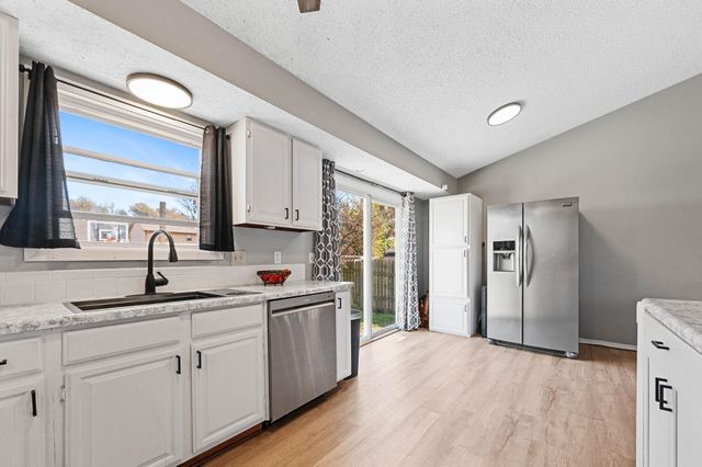 142 Champion St, Haysville, KS 67060