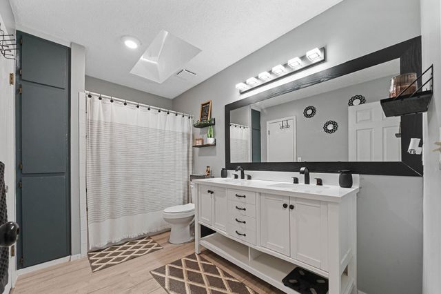 142 Champion St, Haysville, KS 67060