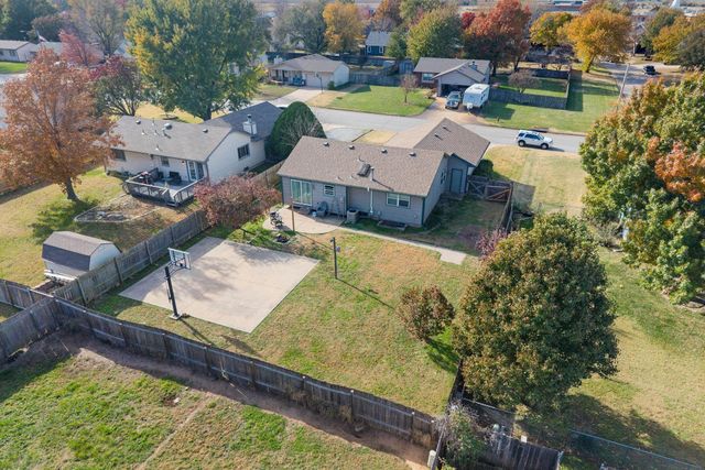 142 Champion St, Haysville, KS 67060