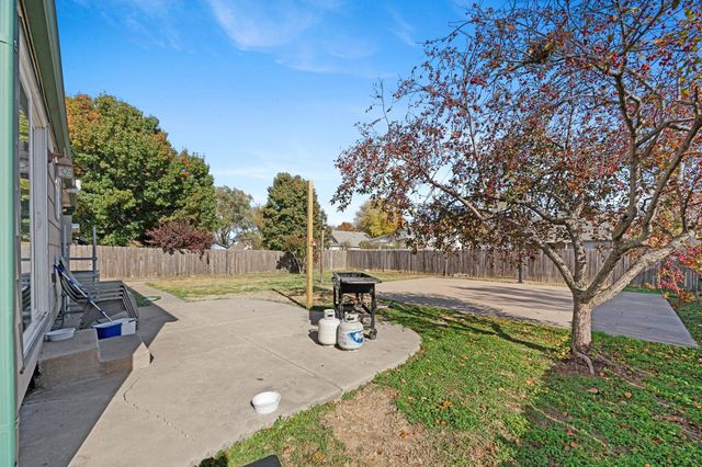 142 Champion St, Haysville, KS 67060