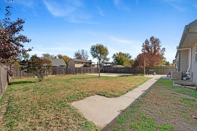 142 Champion St, Haysville, KS 67060