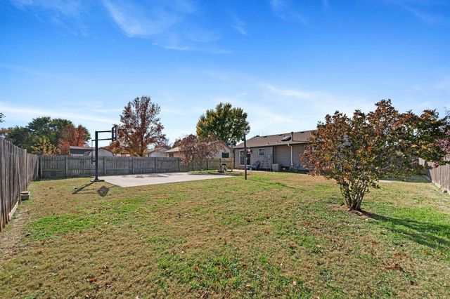 142 Champion St, Haysville, KS 67060