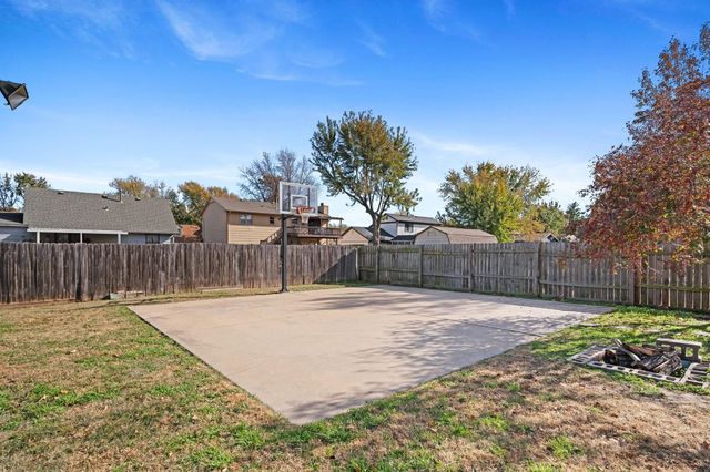 142 Champion St, Haysville, KS 67060